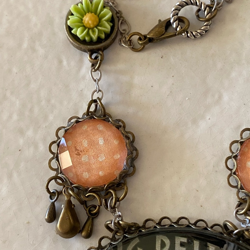 Antique Green and Black Pelican Peas Necklace with Lime Accents - Picture 4 of 9